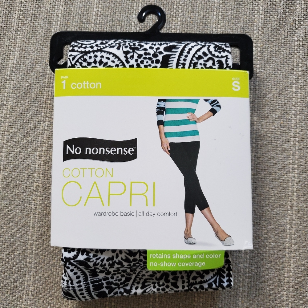 No Nonsense Black & White Paisley Capri Leggings